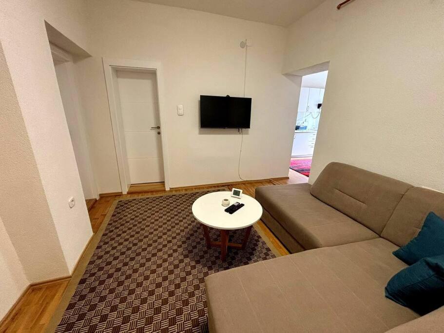 Komforan Trosoban Stan U Centru Apartment *